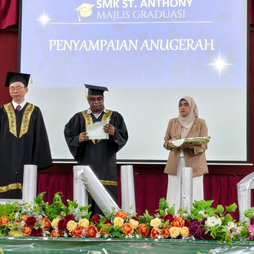 Twintech International University College of Technology Vice President Professor Dr. Selvaraj Oyyan Pillay Participates in Teluk Intan SPM Graduation Ceremony